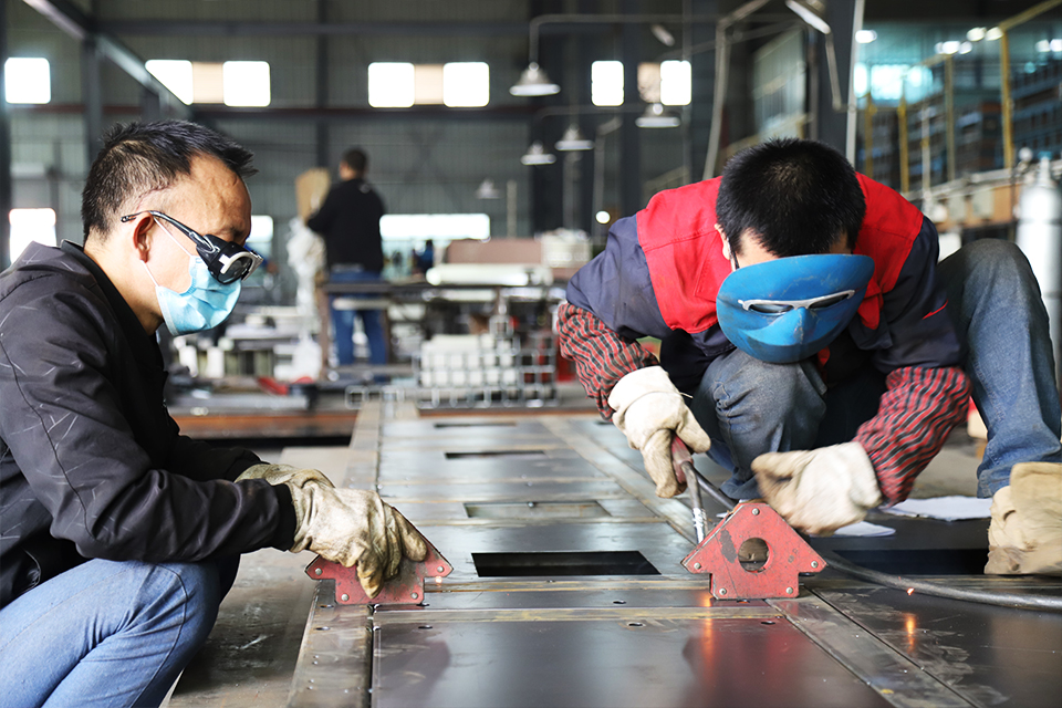 What should be noted when inspecting a machining custom factory